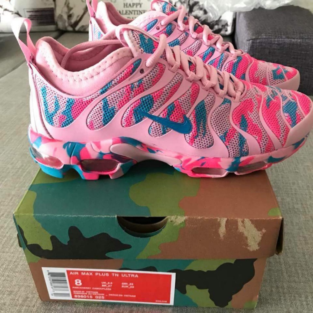 Shoes - Picture 1 of 4
